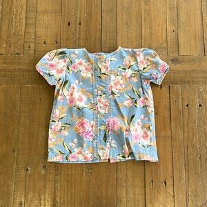 Lacey lane blue floral pleated top
